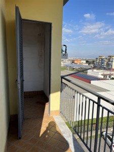F_453883